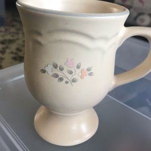 2 Pfaltzgraff pedestal mugs Rembrrance set